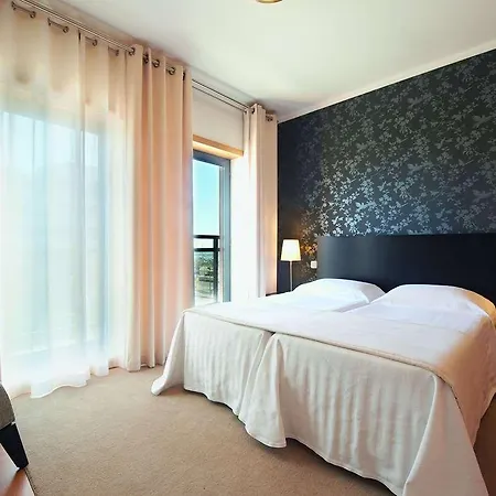 瑞尔玛丽娜滨海酒店 *