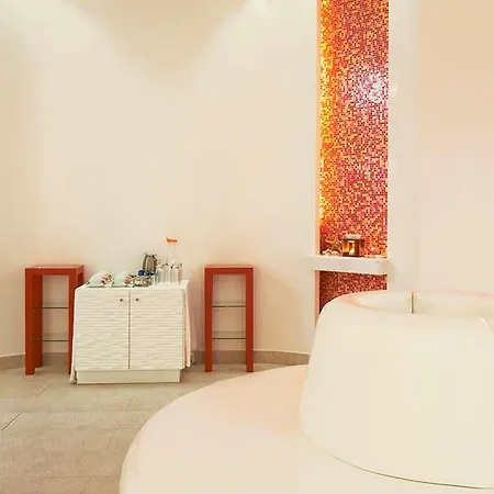 瑞尔玛丽娜滨海酒店