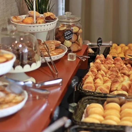 瑞尔玛丽娜滨海酒店