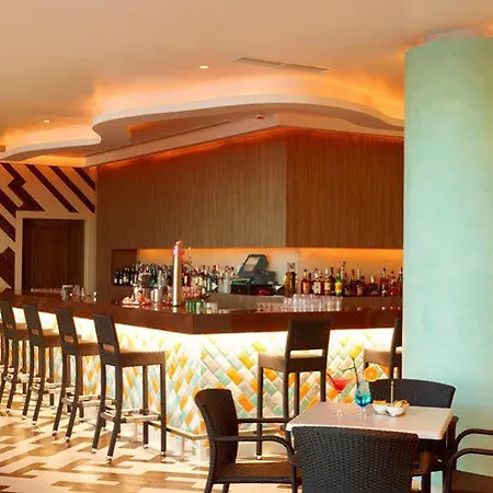 瑞尔玛丽娜滨海酒店 公寓 奥良